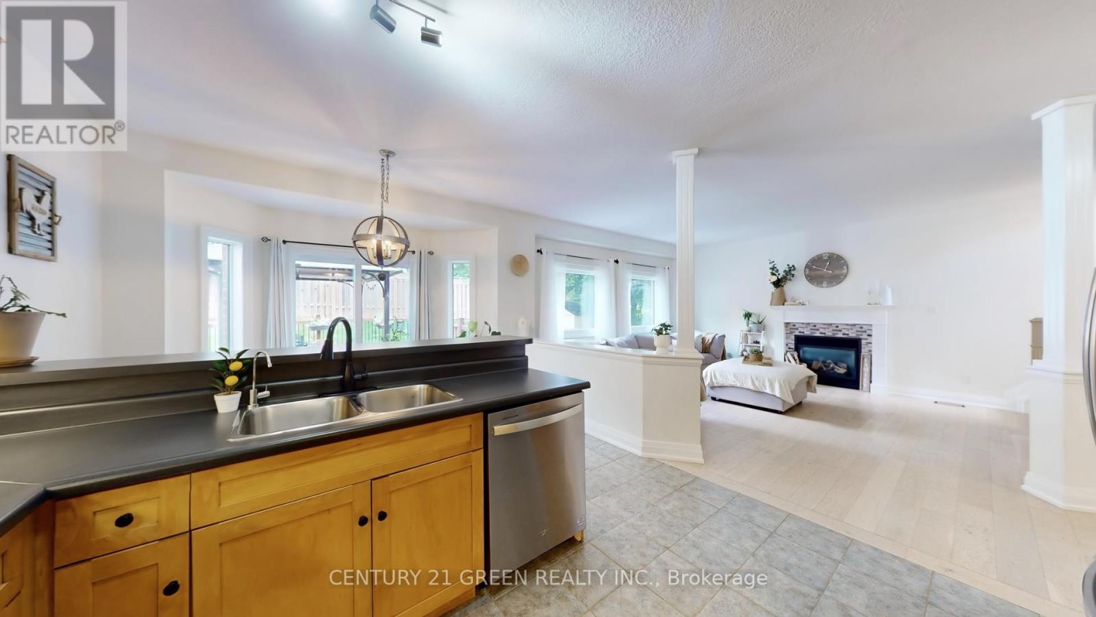 53 Abbey Road, Orangeville, Ontario  L9W 5E3 - Photo 11 - W12360802