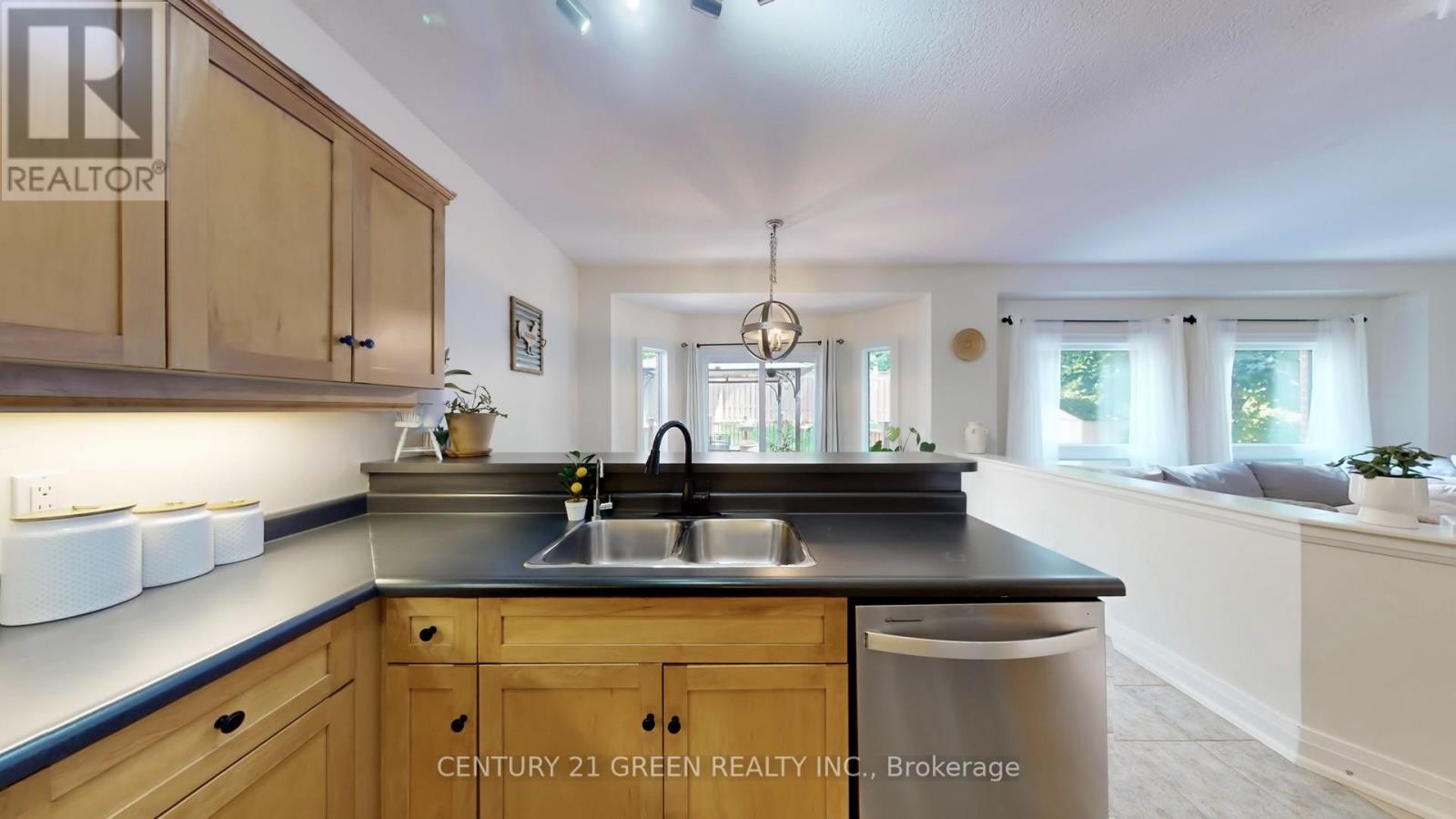53 Abbey Road, Orangeville, Ontario  L9W 5E3 - Photo 12 - W12360802