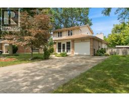 330 Willow CRESCENT