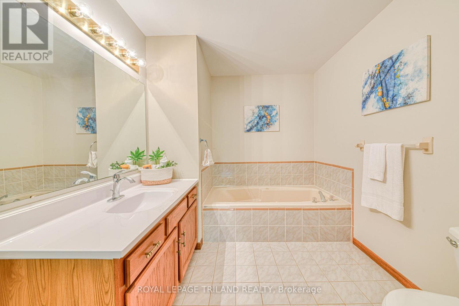 206 - 4 Albert Street, Cambridge, Ontario  N1R 3M4 - Photo 18 - X12360883