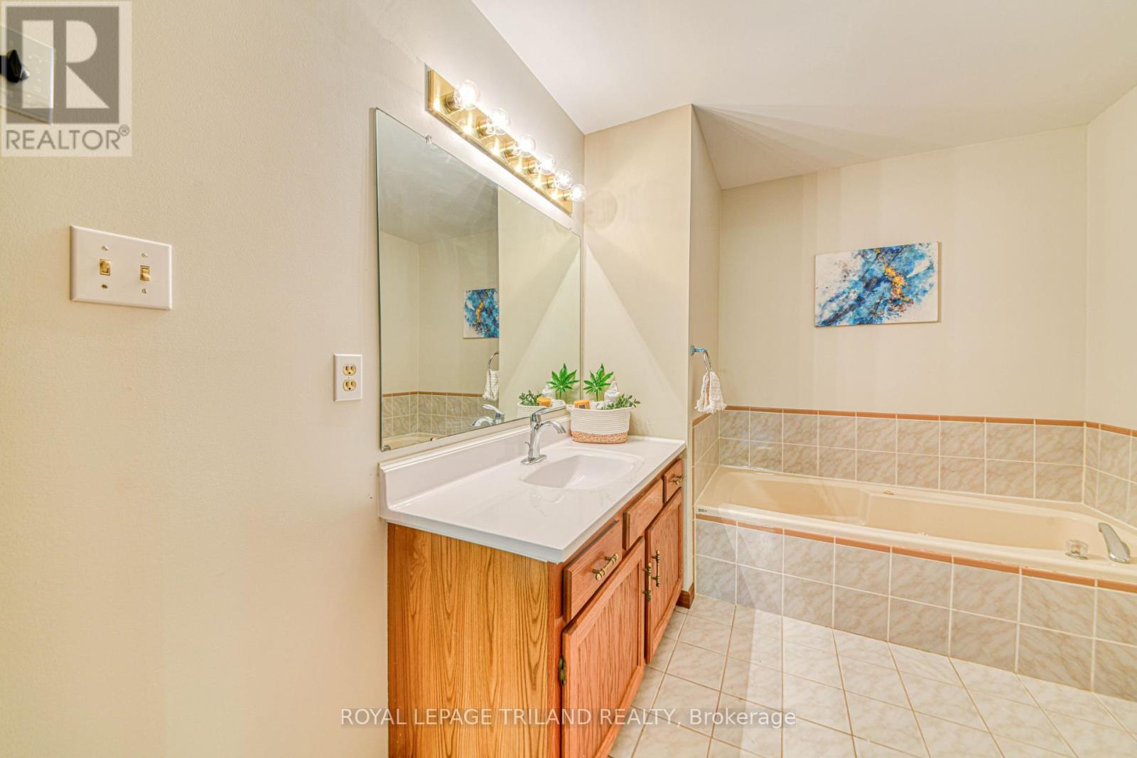 206 - 4 Albert Street, Cambridge, Ontario  N1R 3M4 - Photo 19 - X12360883
