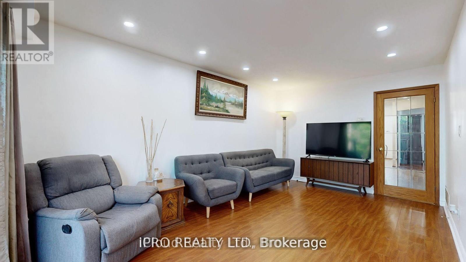 32 Dafoe Crescent, Brampton (Fletcher's West), Ontario  L6Y 2L2 - Photo 10 - W12360818