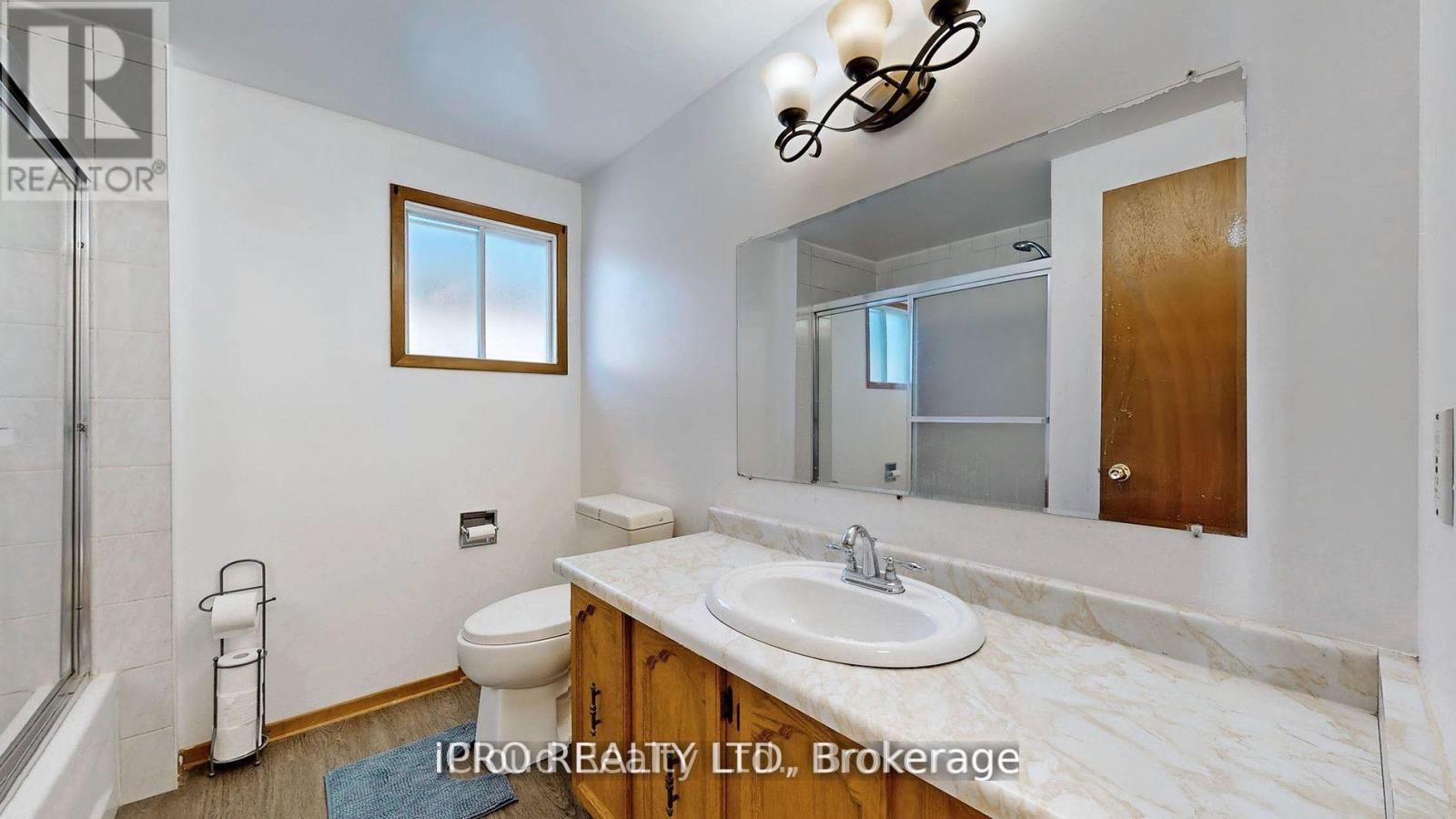 32 Dafoe Crescent, Brampton (Fletcher's West), Ontario  L6Y 2L2 - Photo 11 - W12360818