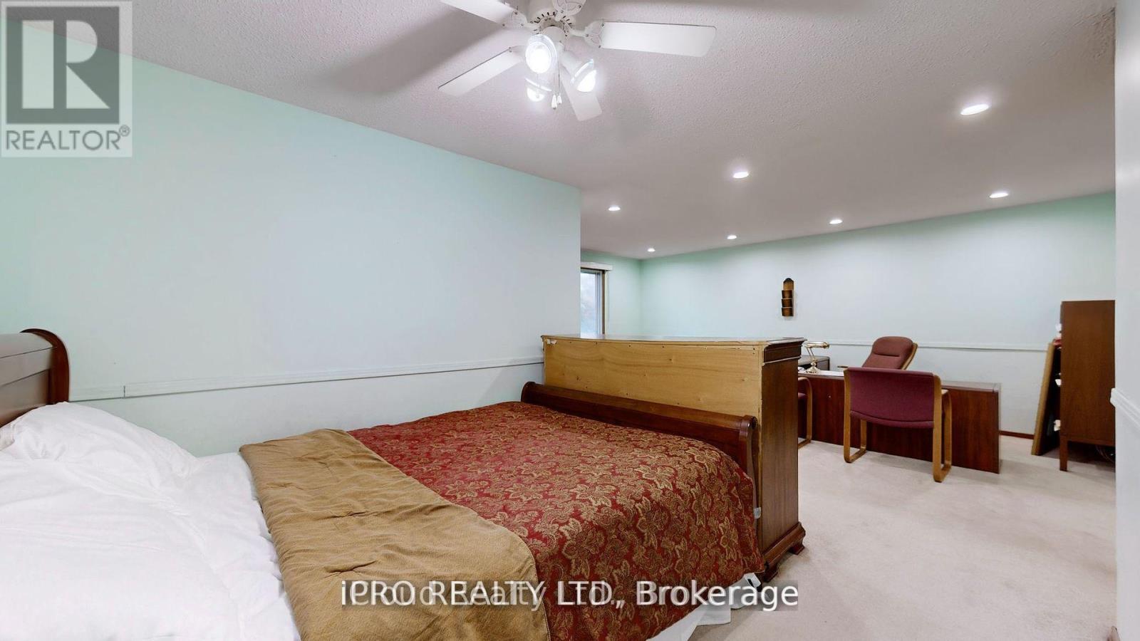 32 Dafoe Crescent, Brampton (Fletcher's West), Ontario  L6Y 2L2 - Photo 12 - W12360818