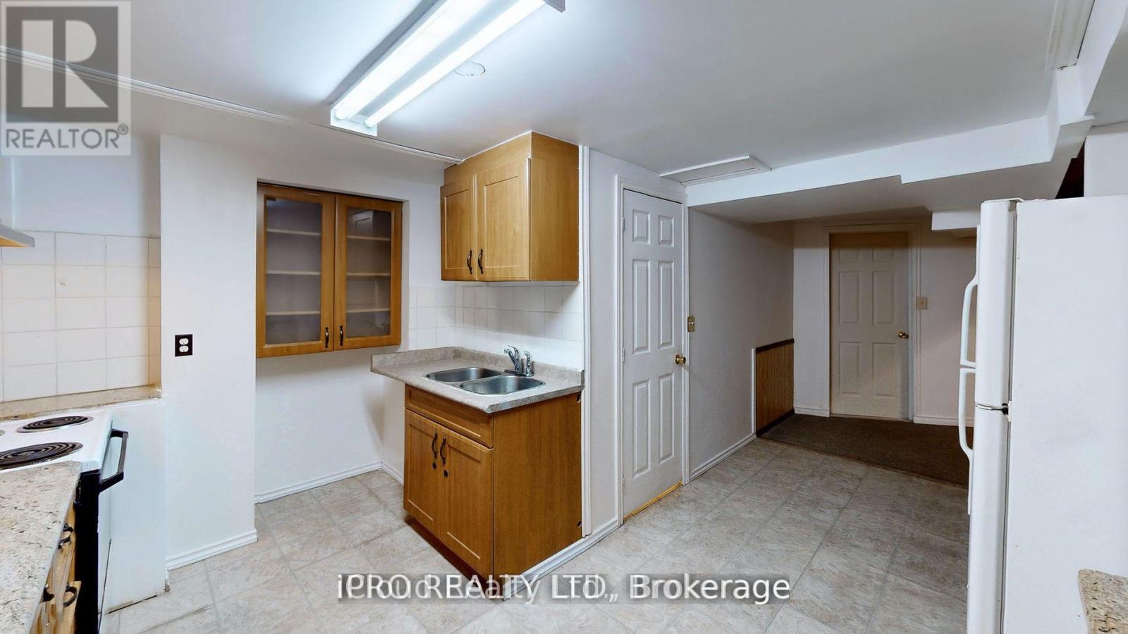 32 Dafoe Crescent, Brampton (Fletcher's West), Ontario  L6Y 2L2 - Photo 13 - W12360818