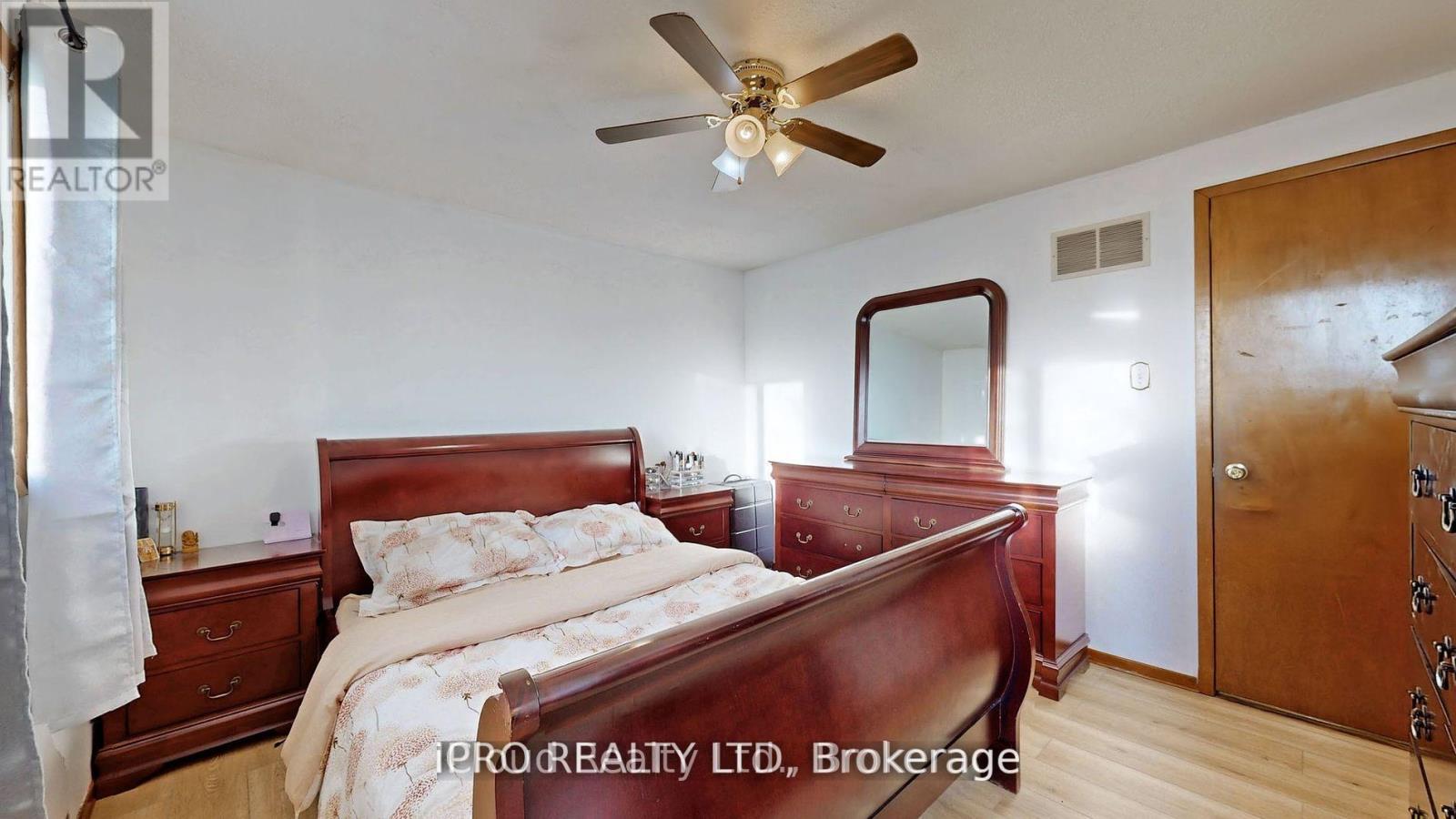 32 Dafoe Crescent, Brampton (Fletcher's West), Ontario  L6Y 2L2 - Photo 15 - W12360818