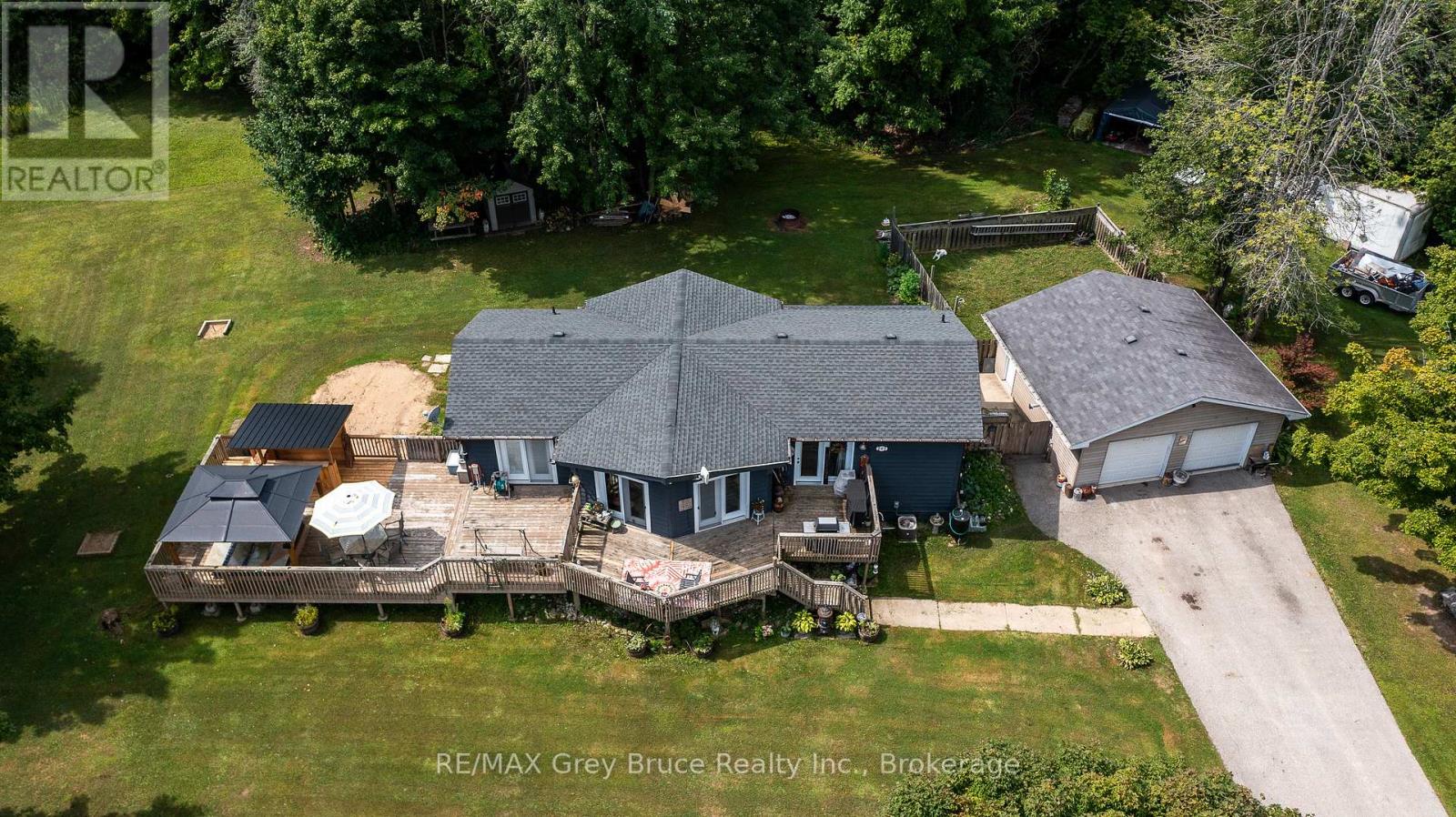 201 Division Street, Georgian Bluffs, Ontario  N0H 2K0 - Photo 2 - X12360870