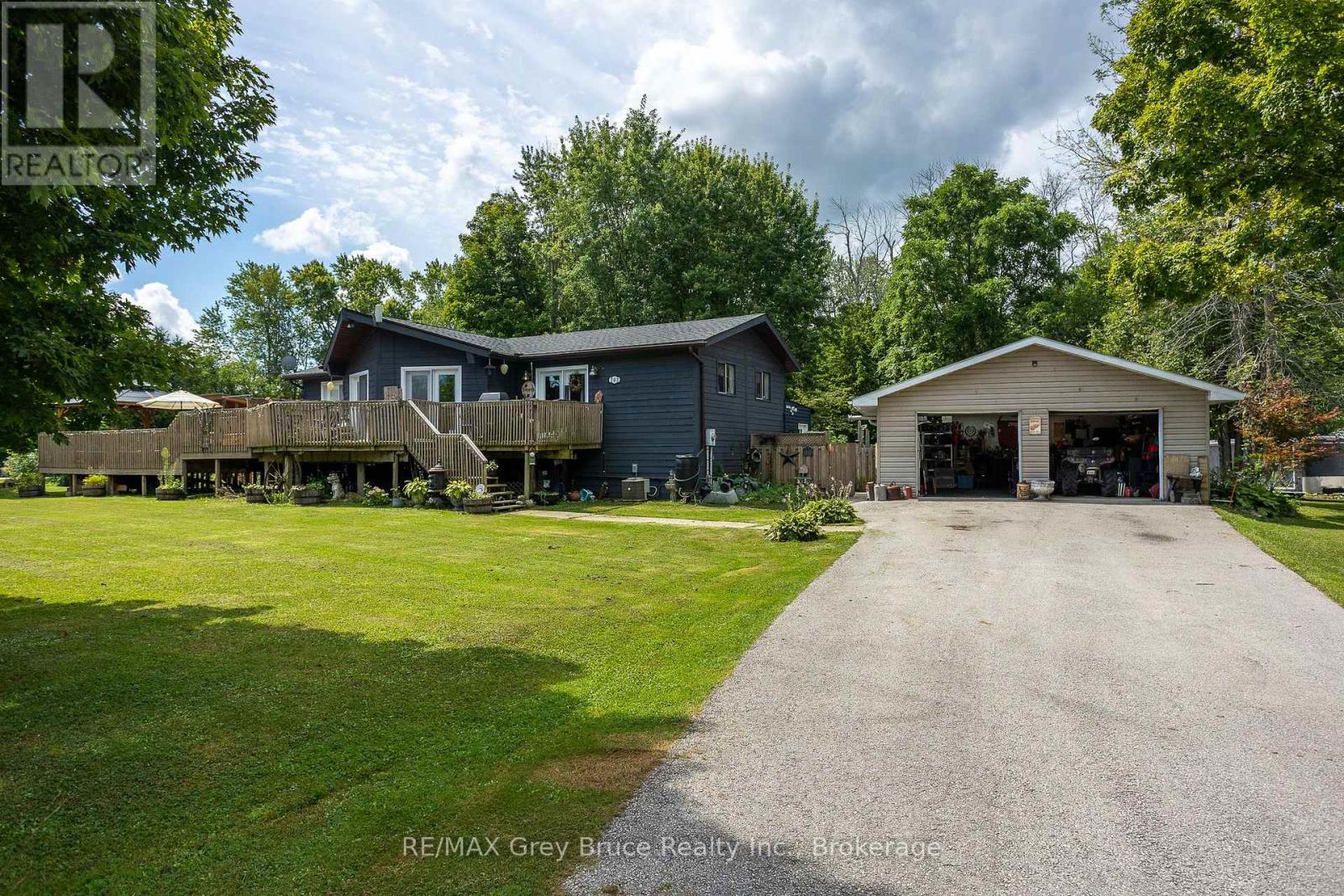 201 Division Street, Georgian Bluffs, Ontario  N0H 2K0 - Photo 4 - X12360870