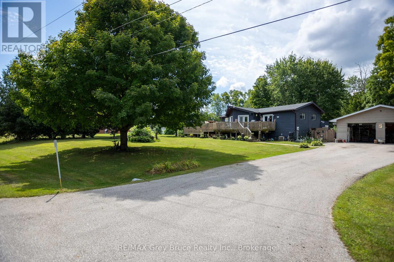 201 Division Street, Georgian Bluffs, Ontario  N0H 2K0 - Photo 5 - X12360870
