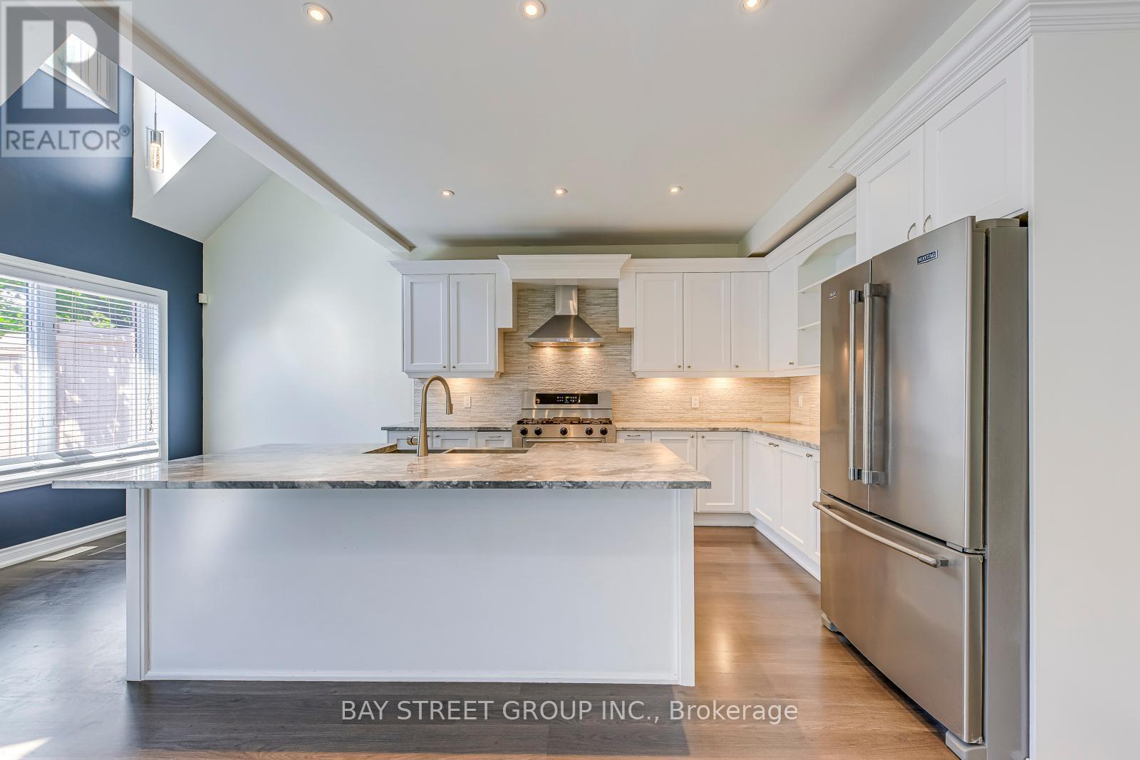 2273 Woodfield Road, Oakville, Ontario  L6H 6Y8 - Photo 12 - W12358783
