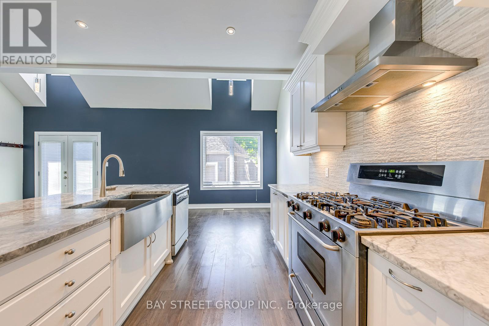 2273 Woodfield Road, Oakville, Ontario  L6H 6Y8 - Photo 17 - W12358783