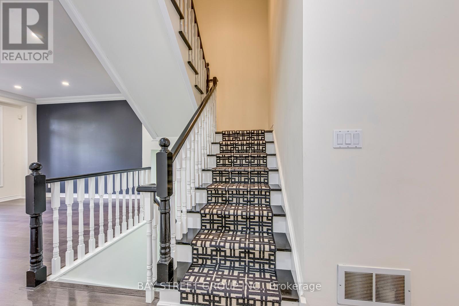 2273 Woodfield Road, Oakville, Ontario  L6H 6Y8 - Photo 28 - W12358783