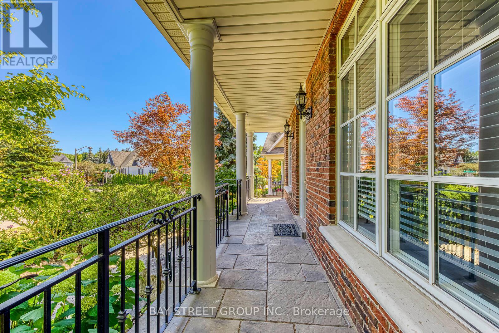 2273 Woodfield Road, Oakville, Ontario  L6H 6Y8 - Photo 5 - W12358835