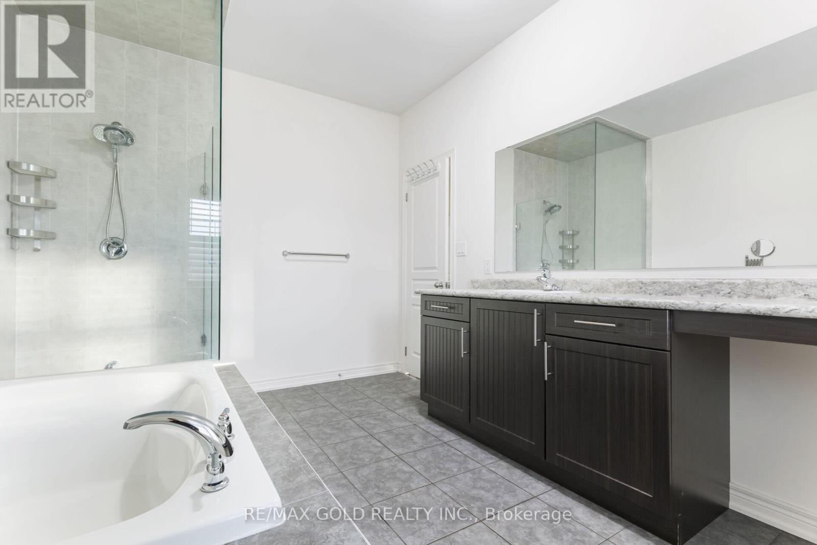 86 Humberstone Crescent, Brampton, Ontario  L7A 4C1 - Photo 19 - W12344514