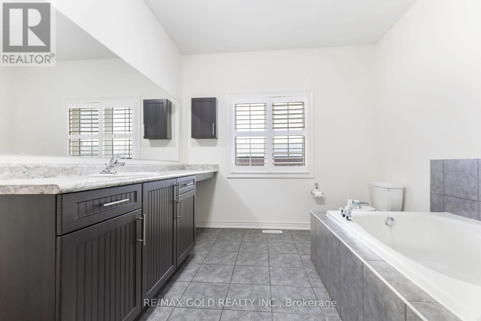 86 Humberstone Crescent, Brampton, Ontario  L7A 4C1 - Photo 20 - W12344514