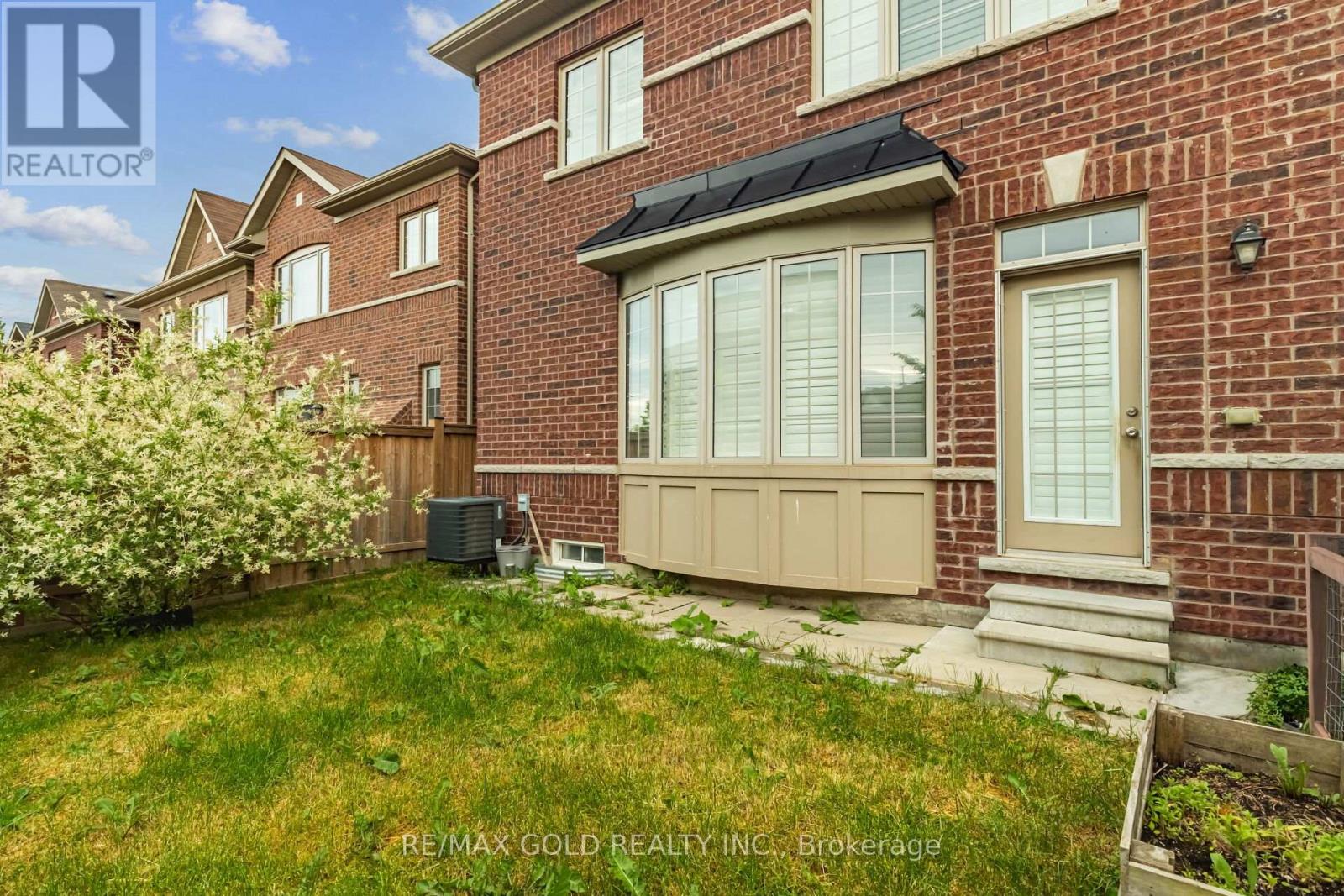 86 Humberstone Crescent, Brampton, Ontario  L7A 4C1 - Photo 40 - W12344514