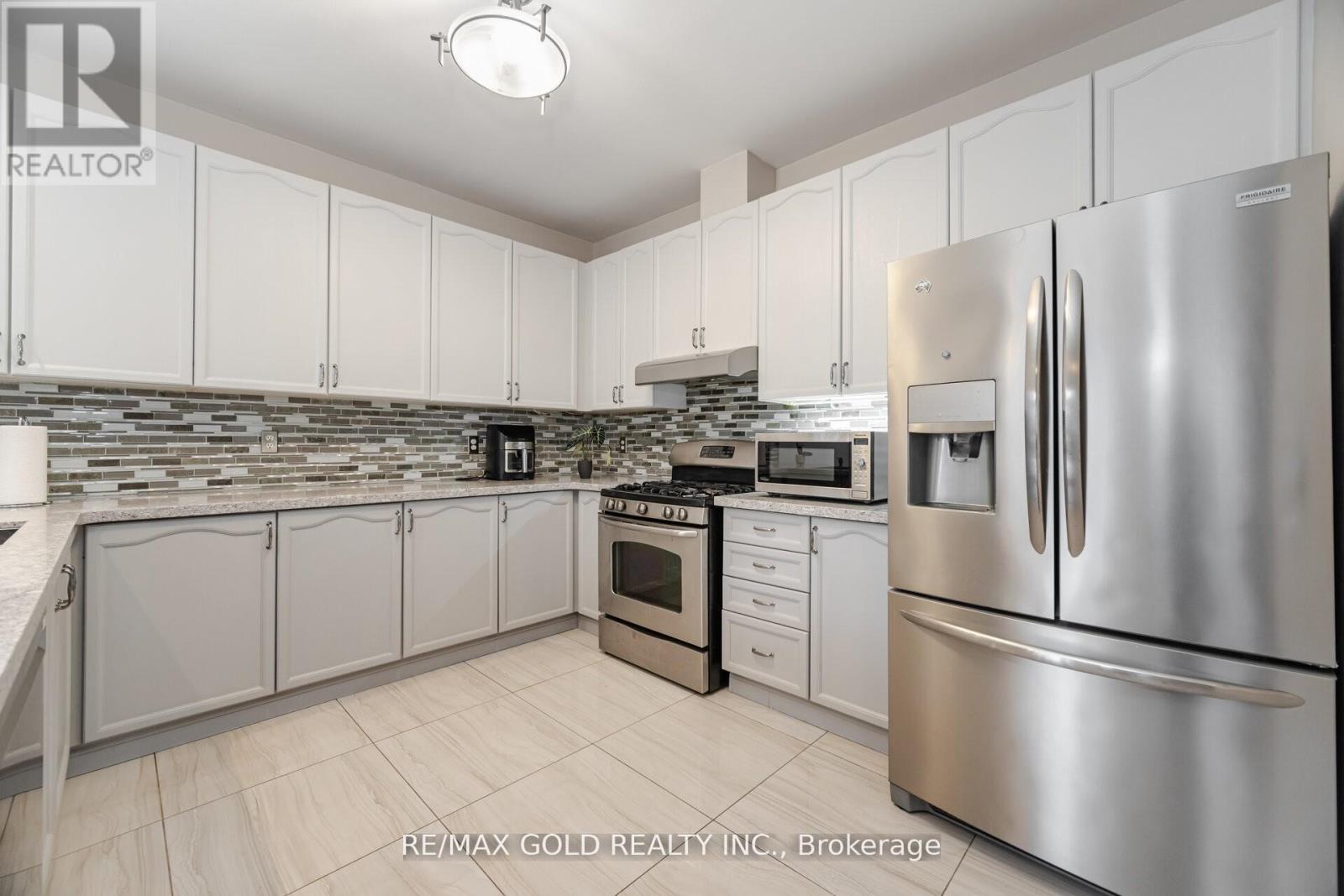 14 Martineau Road, Brampton (Bram East), Ontario  L6P 1H2 - Photo 11 - W12354671