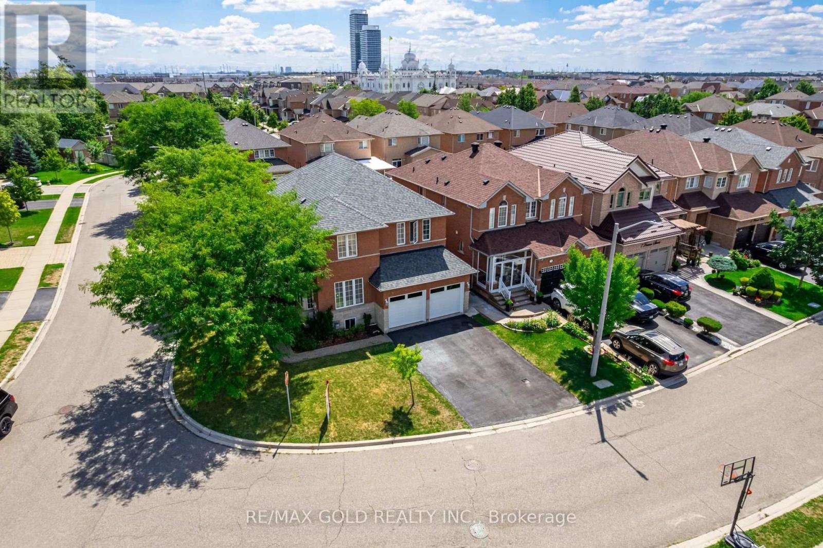 14 Martineau Road, Brampton (Bram East), Ontario  L6P 1H2 - Photo 3 - W12354671