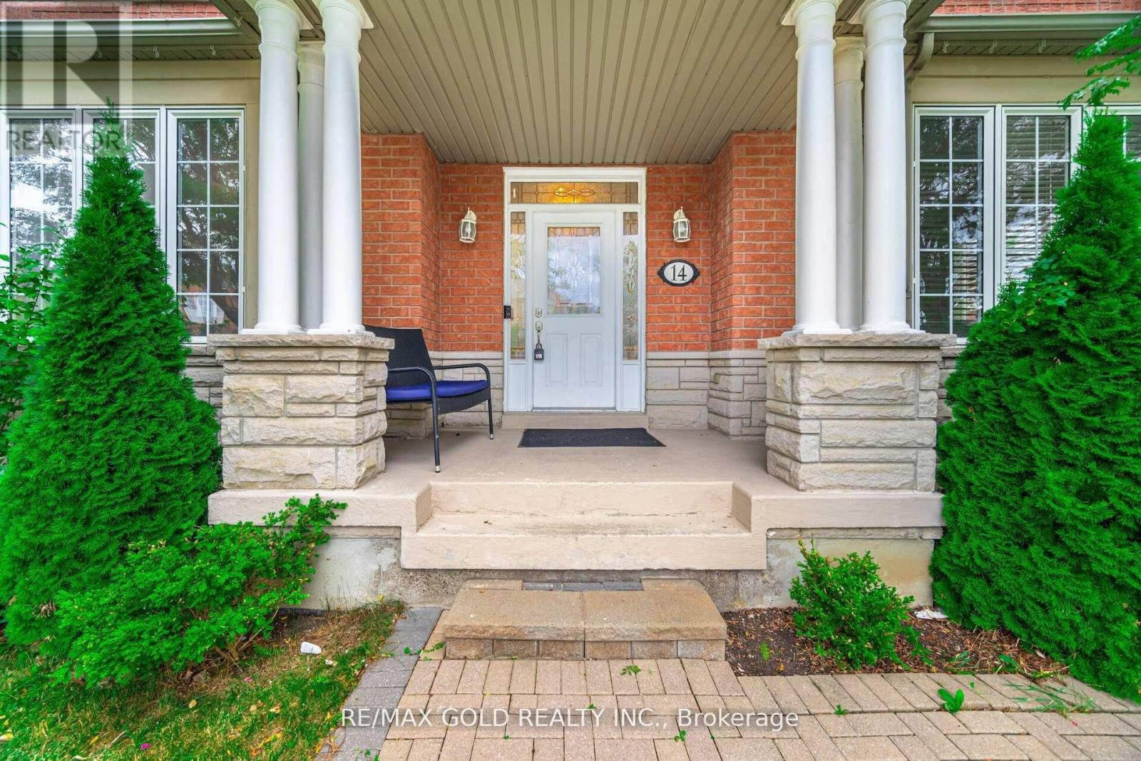 14 Martineau Road, Brampton (Bram East), Ontario  L6P 1H2 - Photo 4 - W12354671