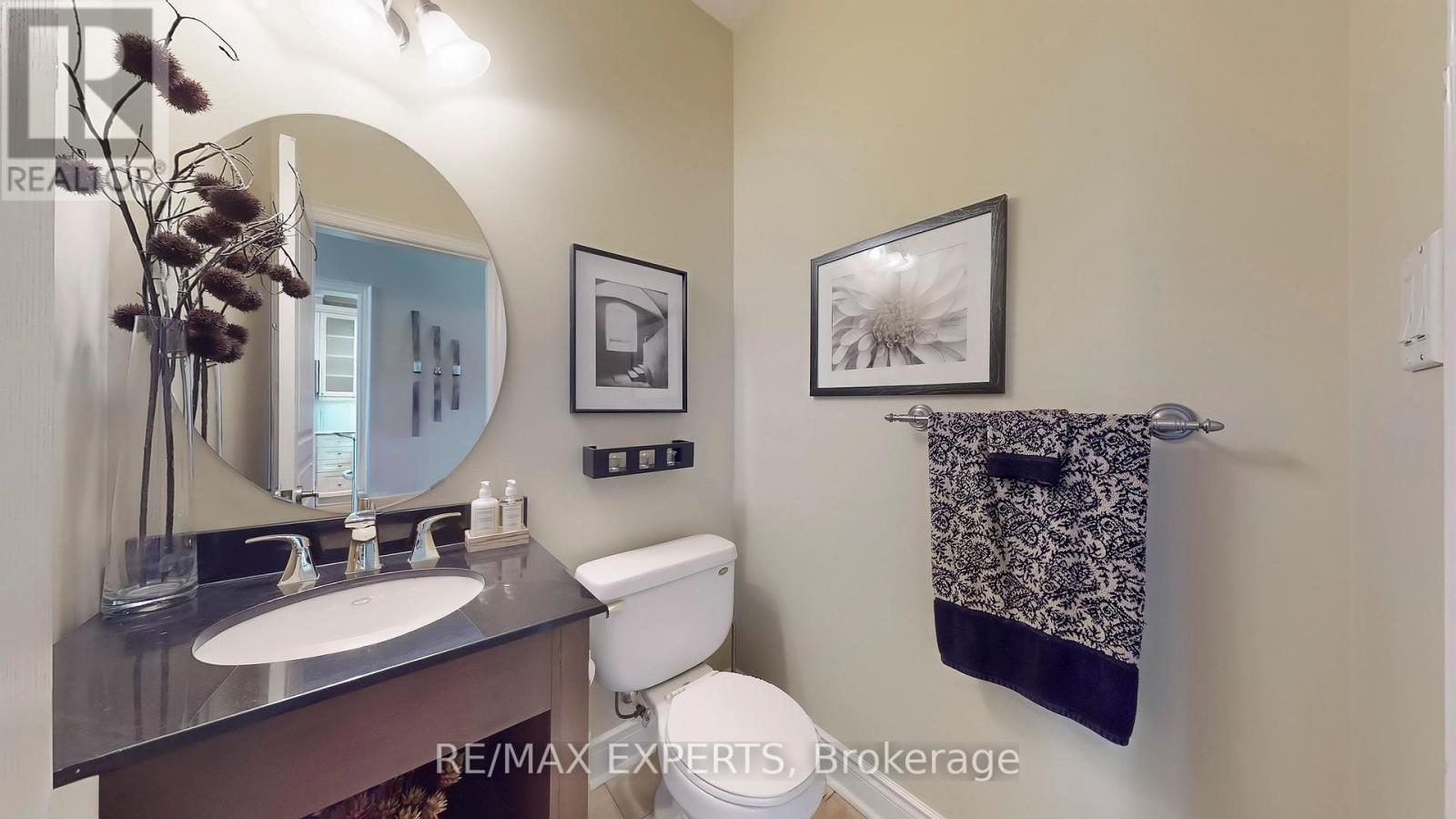 110 Rolling Hills Lane, Caledon, Ontario  L7E 1T8 - Photo 18 - W12360834