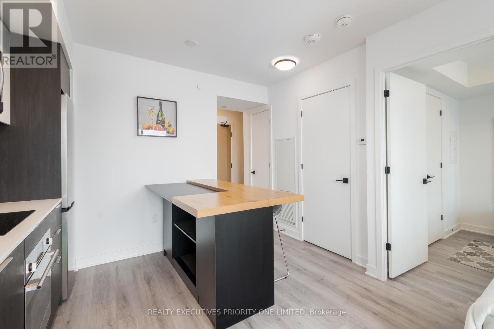 405 - 36 Zorra Street, Toronto, Ontario  M8Z 4Z7 - Photo 12 - W12360874