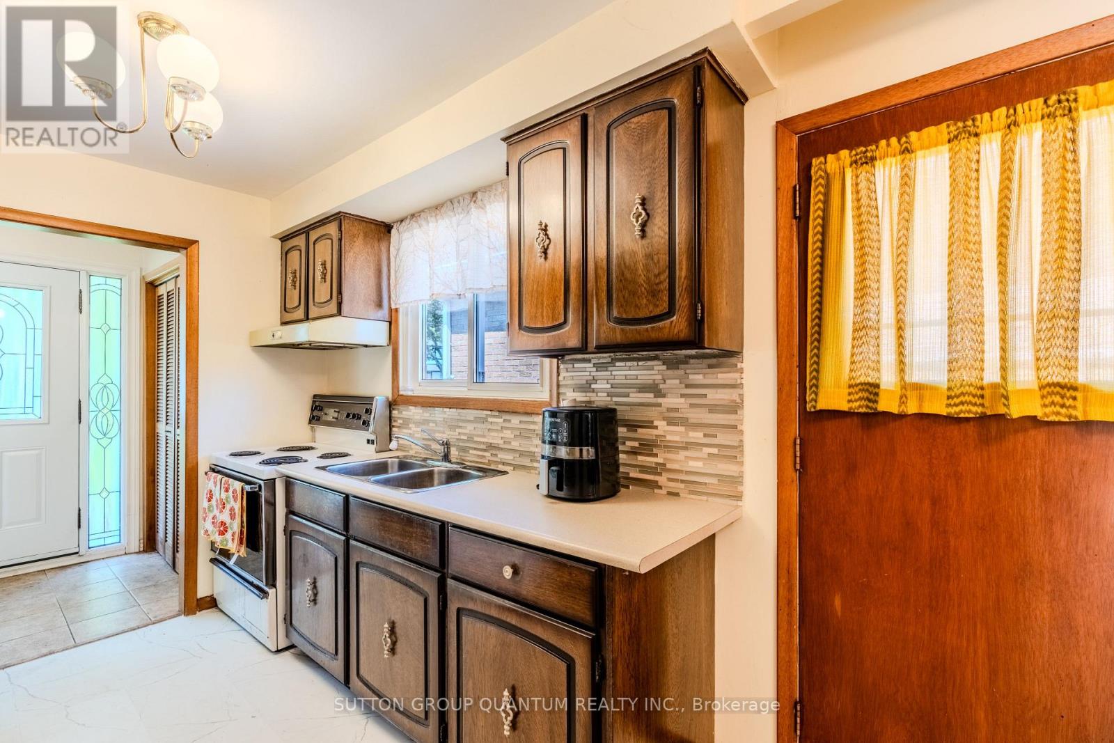 1798 Medallion Court, Mississauga, Ontario  L5J 2L7 - Photo 14 - W12360879