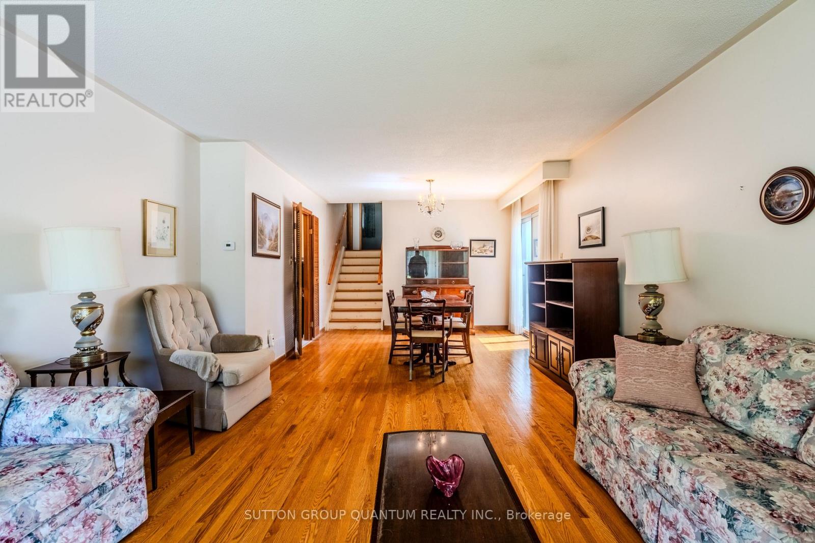 1798 Medallion Court, Mississauga, Ontario  L5J 2L7 - Photo 7 - W12360879