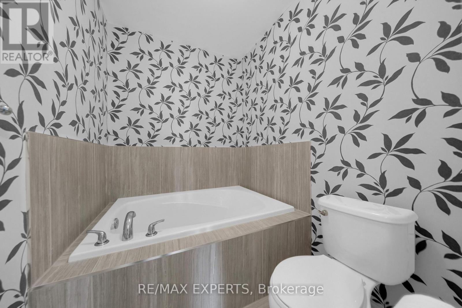 4367 Chemonda Street, Niagara Falls, Ontario  L2G 0E9 - Photo 21 - X12360846