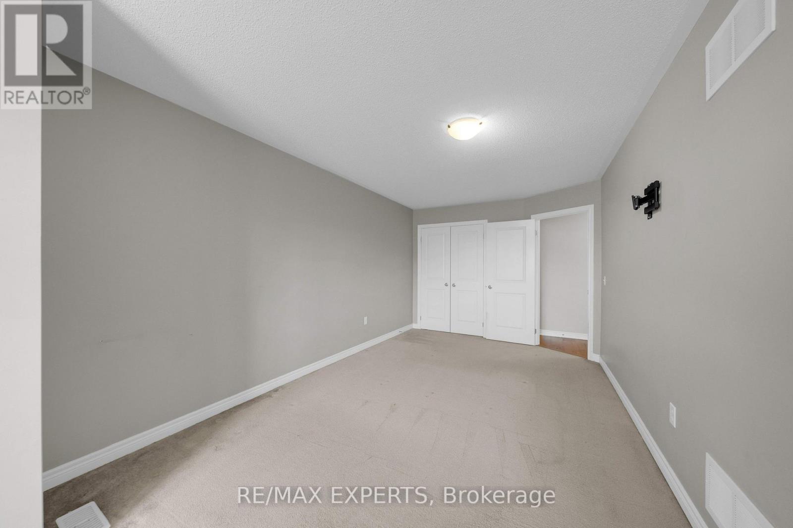 4367 Chemonda Street, Niagara Falls, Ontario  L2G 0E9 - Photo 28 - X12360846