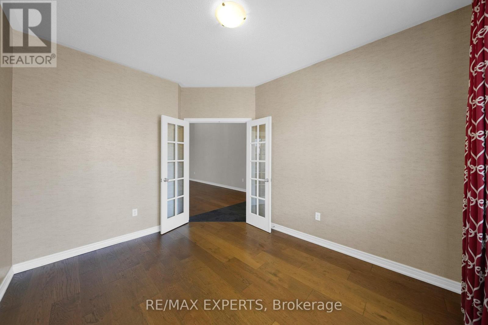 4367 Chemonda Street, Niagara Falls, Ontario  L2G 0E9 - Photo 6 - X12360846