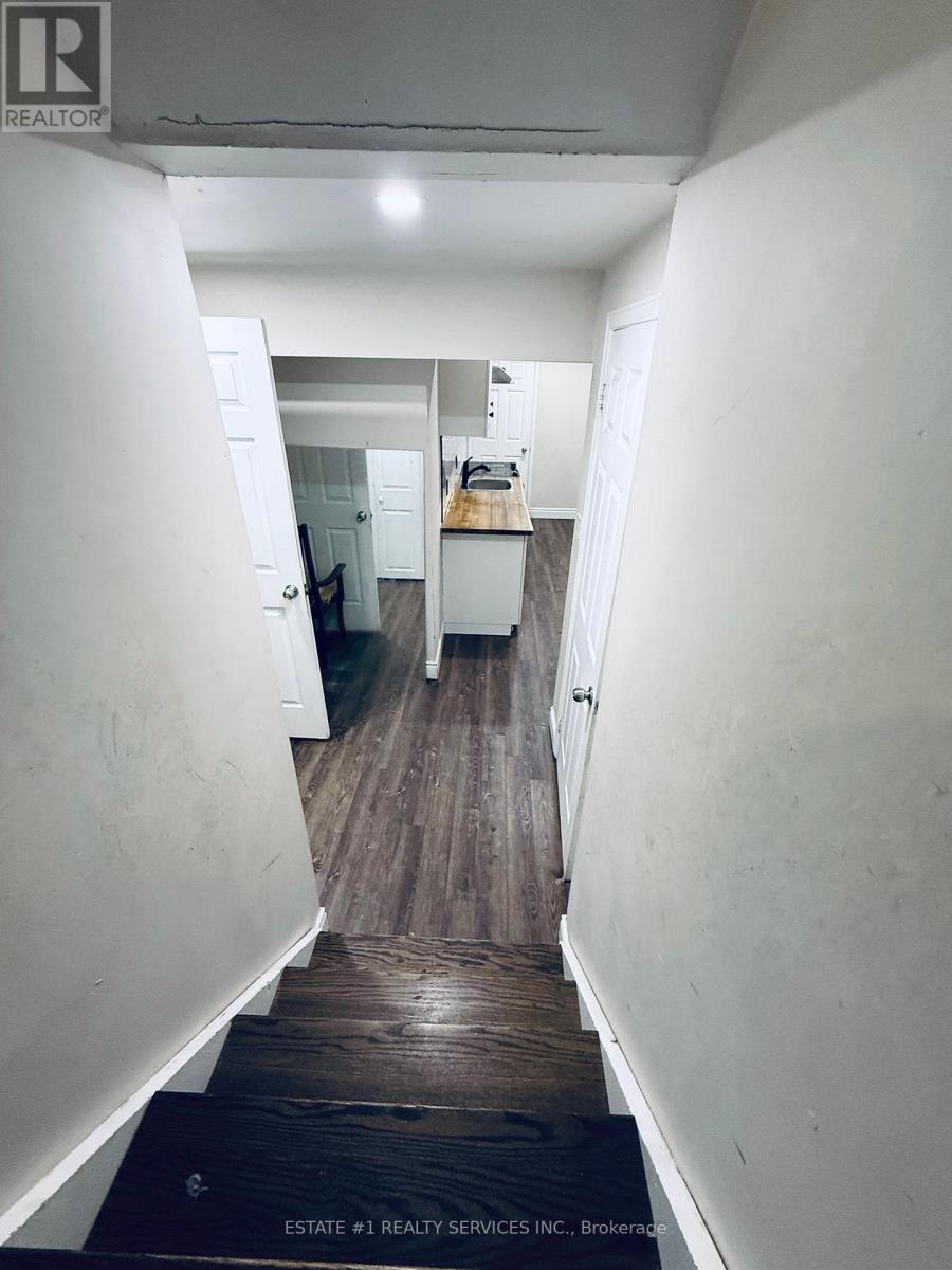 84 Simmons Boulevard, Brampton, Ontario  L6V 3V6 - Photo 6 - W12281485