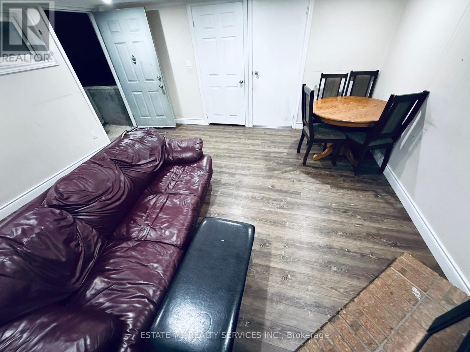 84 Simmons Boulevard, Brampton, Ontario  L6V 3V6 - Photo 5 - W12281485