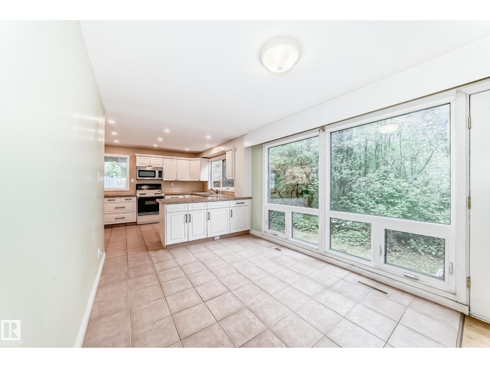 Property at 16 SCARBORO PL image 3