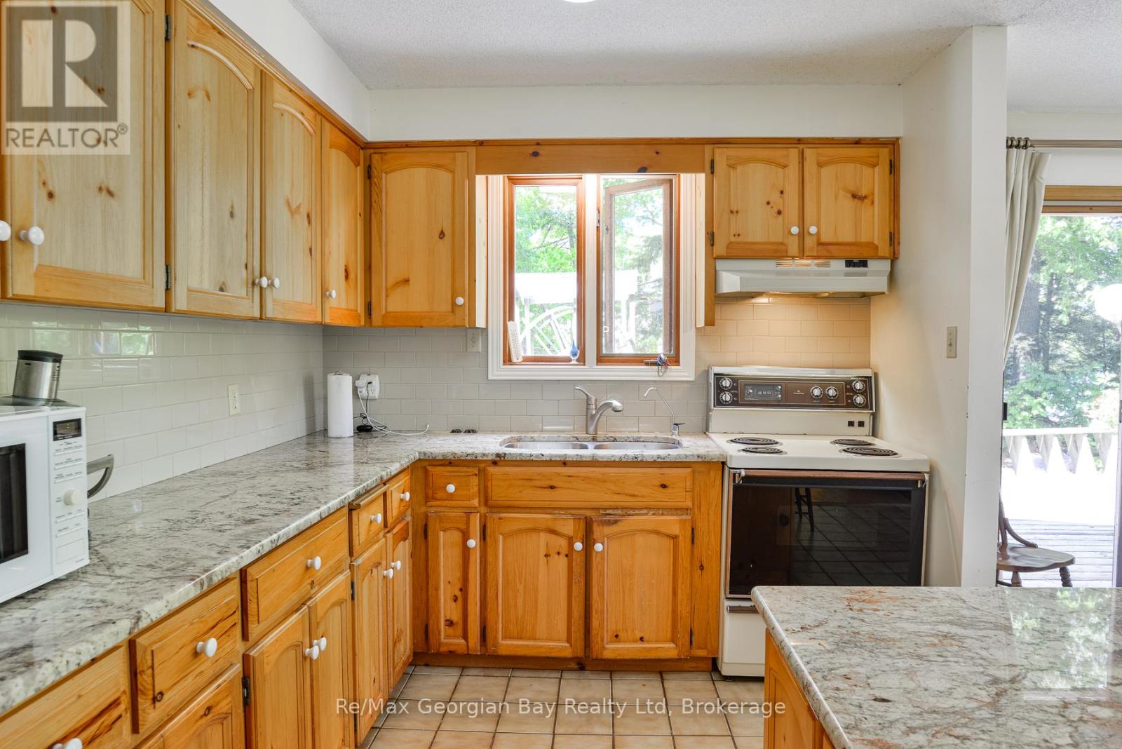 135 John Buchler Road, Georgian Bay (Baxter), Ontario  L0K 1E0 - Photo 11 - X12359743