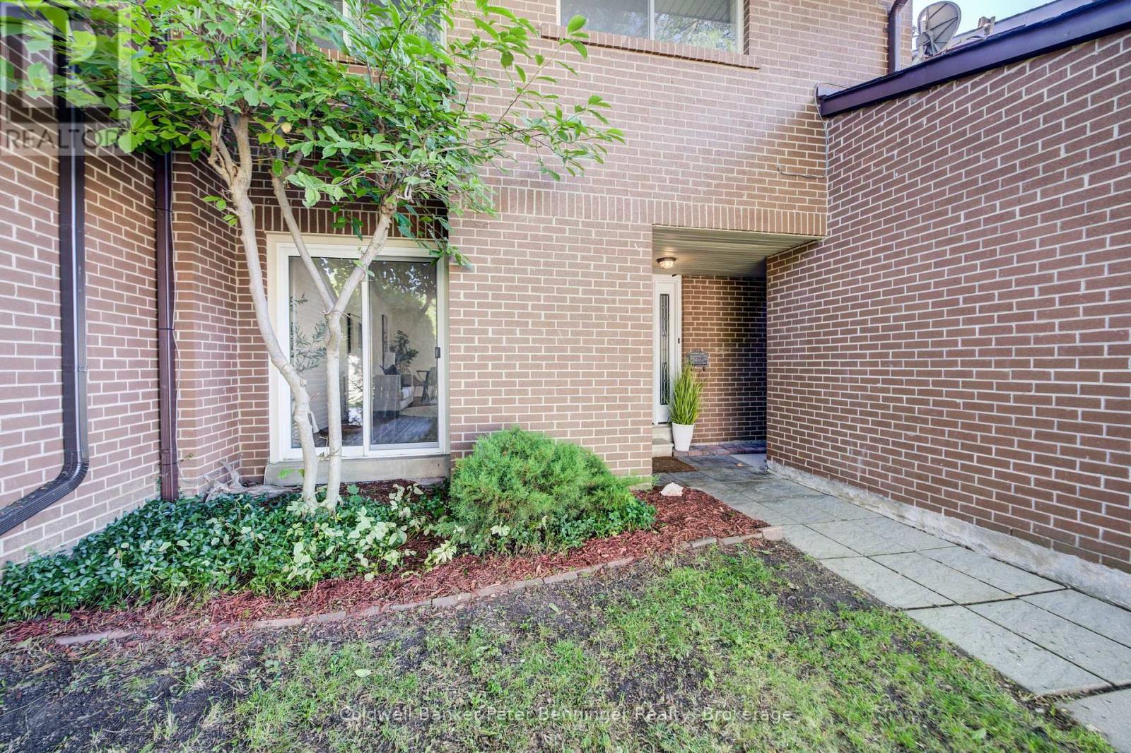 161 Satok Crescent, Milton, Ontario  L9T 3N9 - Photo 3 - W12360934