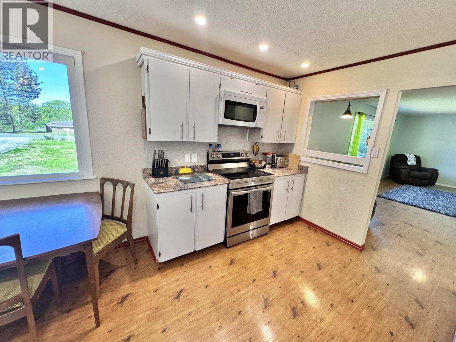 4990 Donsleequa Road, 108 Mile Ranch, British Columbia  V0K 2Z0 - Photo 6 - R3039380