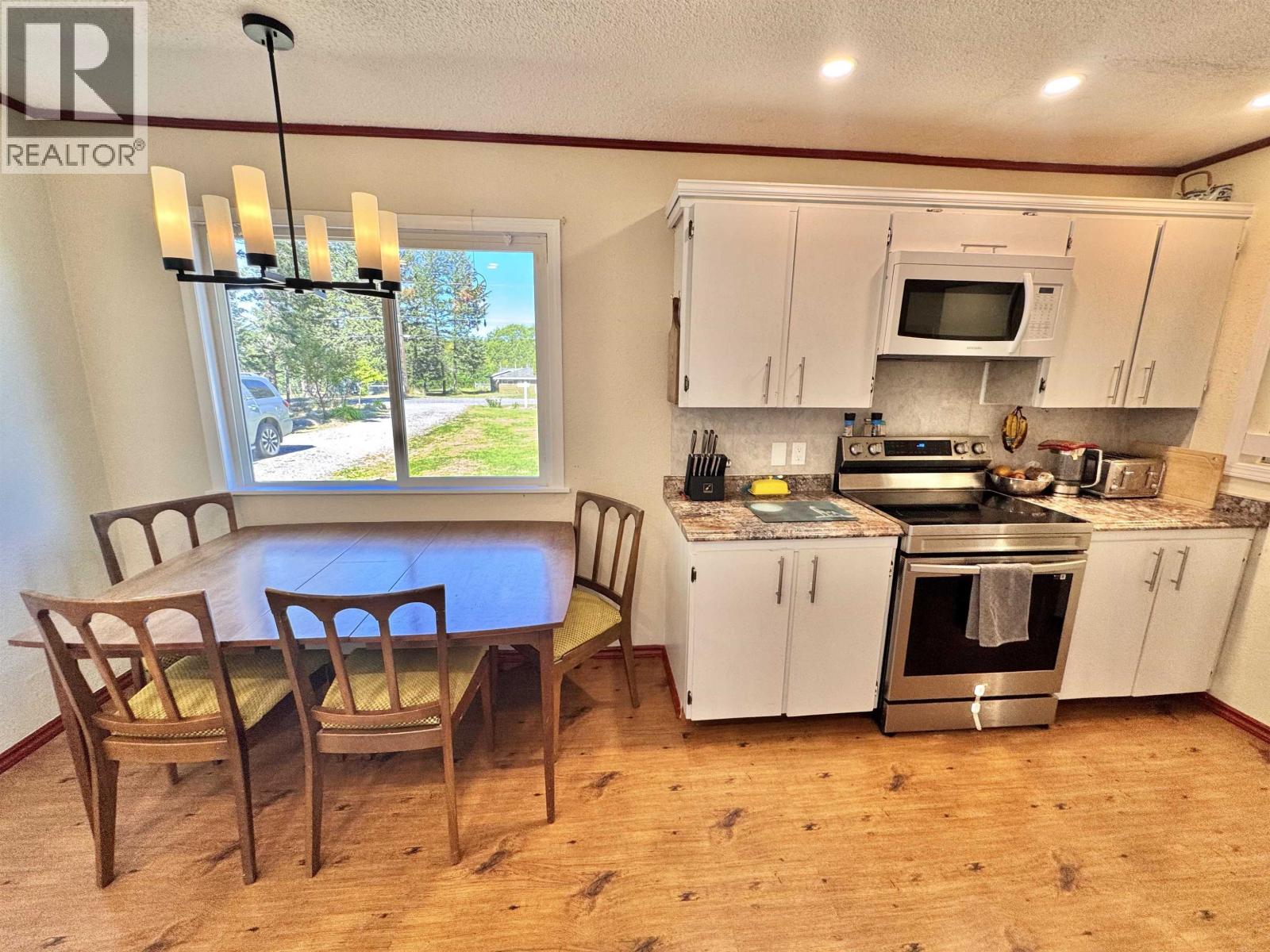 4990 Donsleequa Road, 108 Mile Ranch, British Columbia  V0K 2Z0 - Photo 5 - R3039380