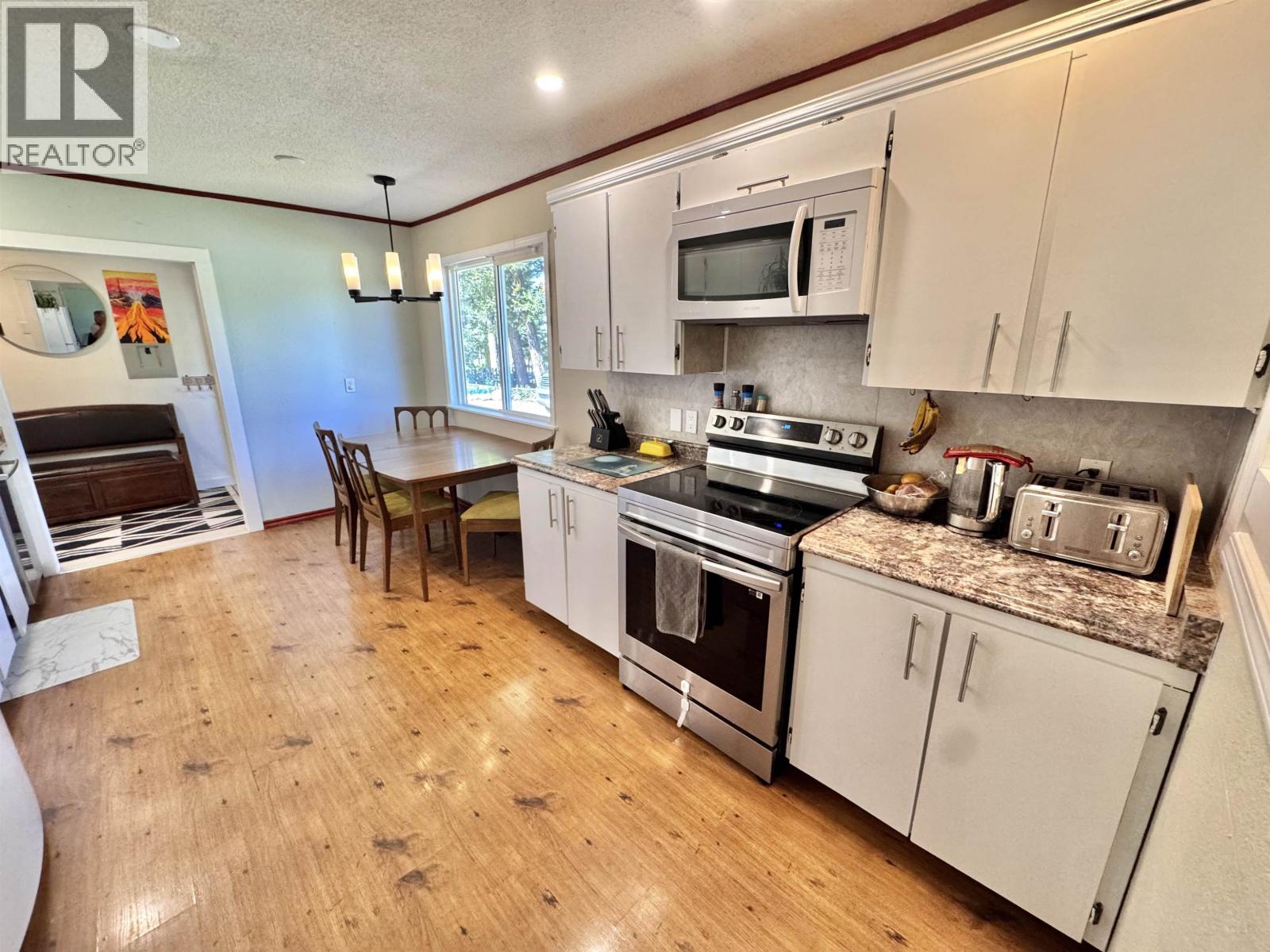 4990 Donsleequa Road, 108 Mile Ranch, British Columbia  V0K 2Z0 - Photo 8 - R3039380