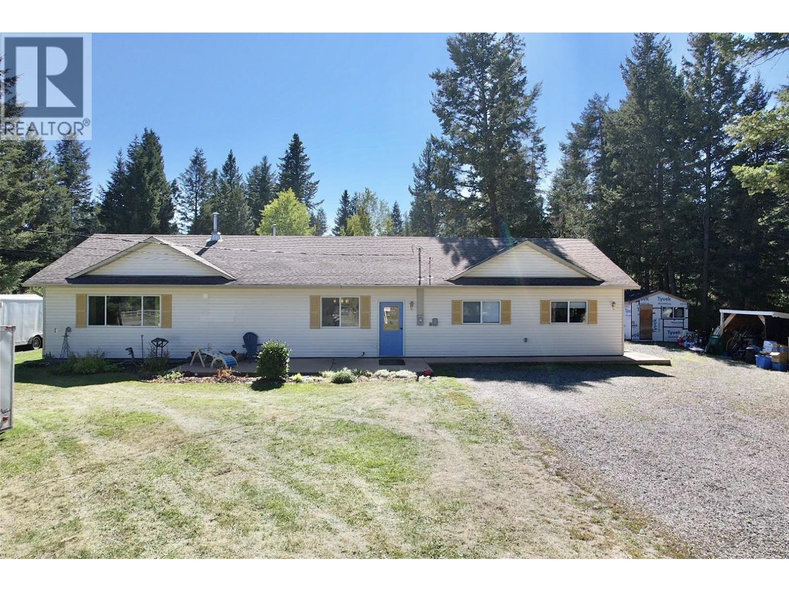 4990 DONSLEEQUA ROAD, 108 Mile Ranch, British Columbia