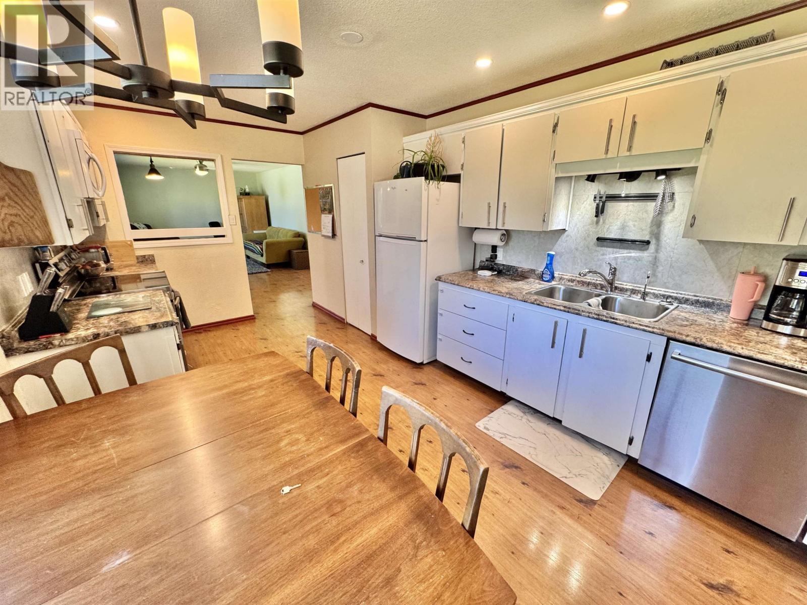 4990 Donsleequa Road, 108 Mile Ranch, British Columbia  V0K 2Z0 - Photo 3 - R3039380