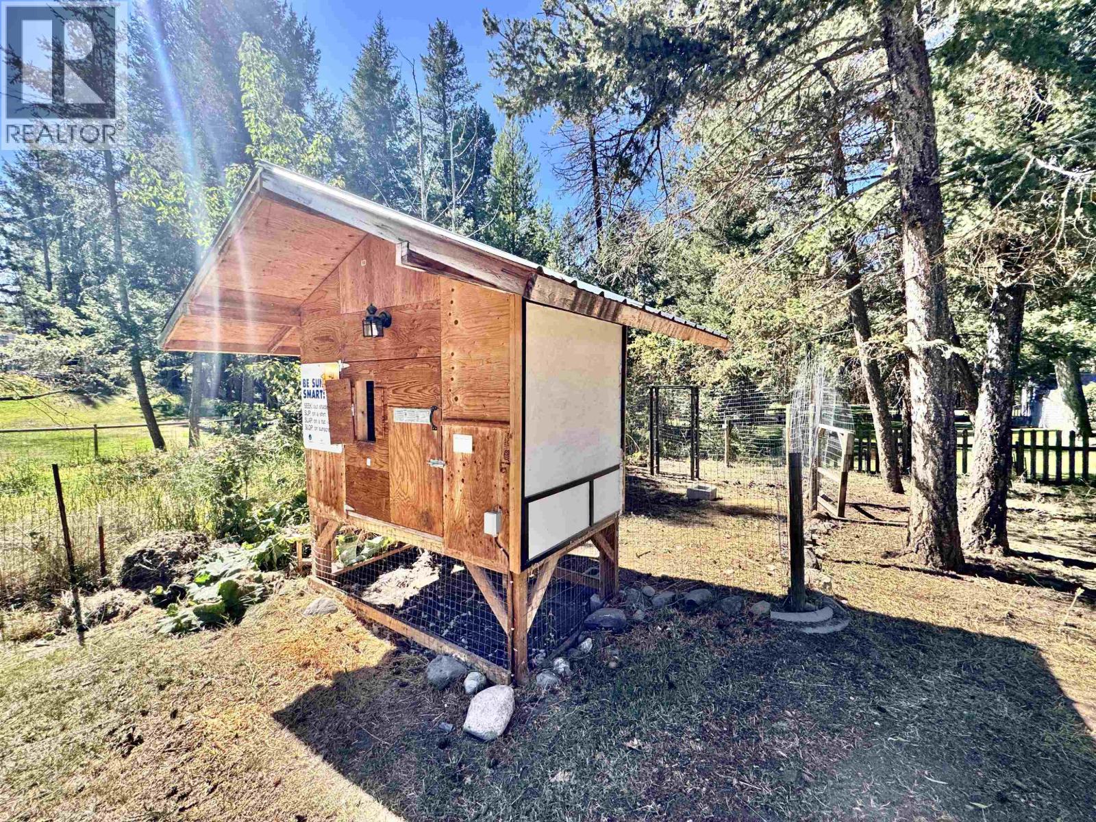 4990 Donsleequa Road, 108 Mile Ranch, British Columbia  V0K 2Z0 - Photo 23 - R3039380