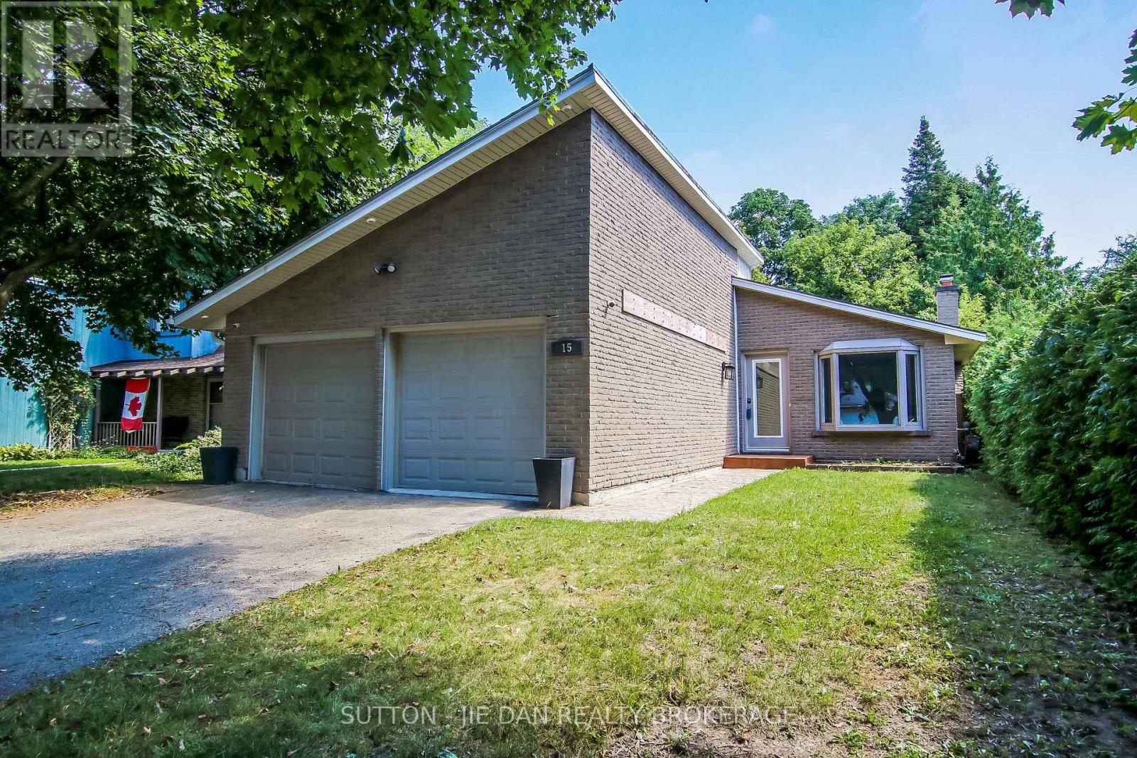 15 Hawthorne Road, London North, Ontario  N6G 2W9 - Photo 1 - X12360931