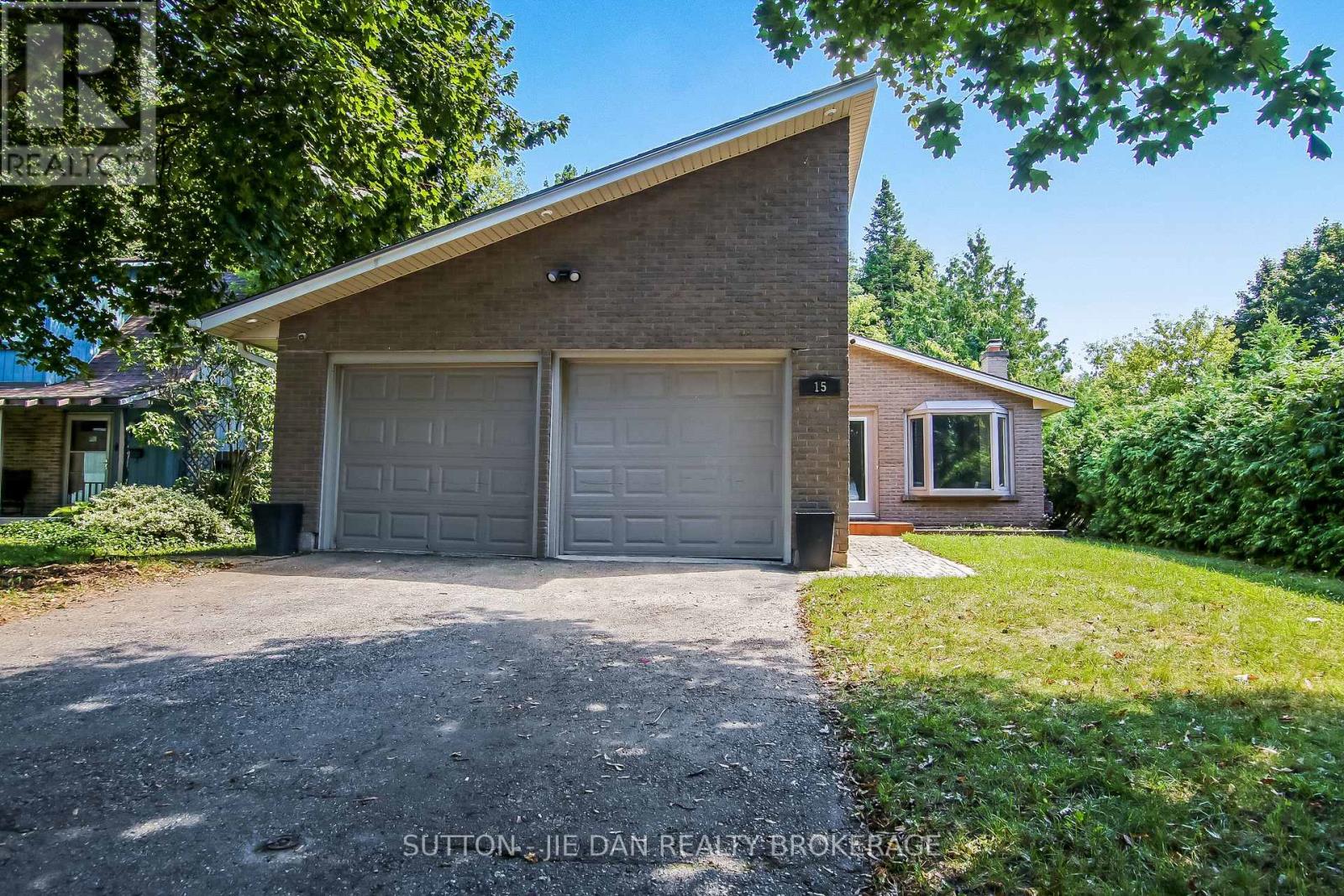15 Hawthorne Road, London North, Ontario  N6G 2W9 - Photo 19 - X12360931