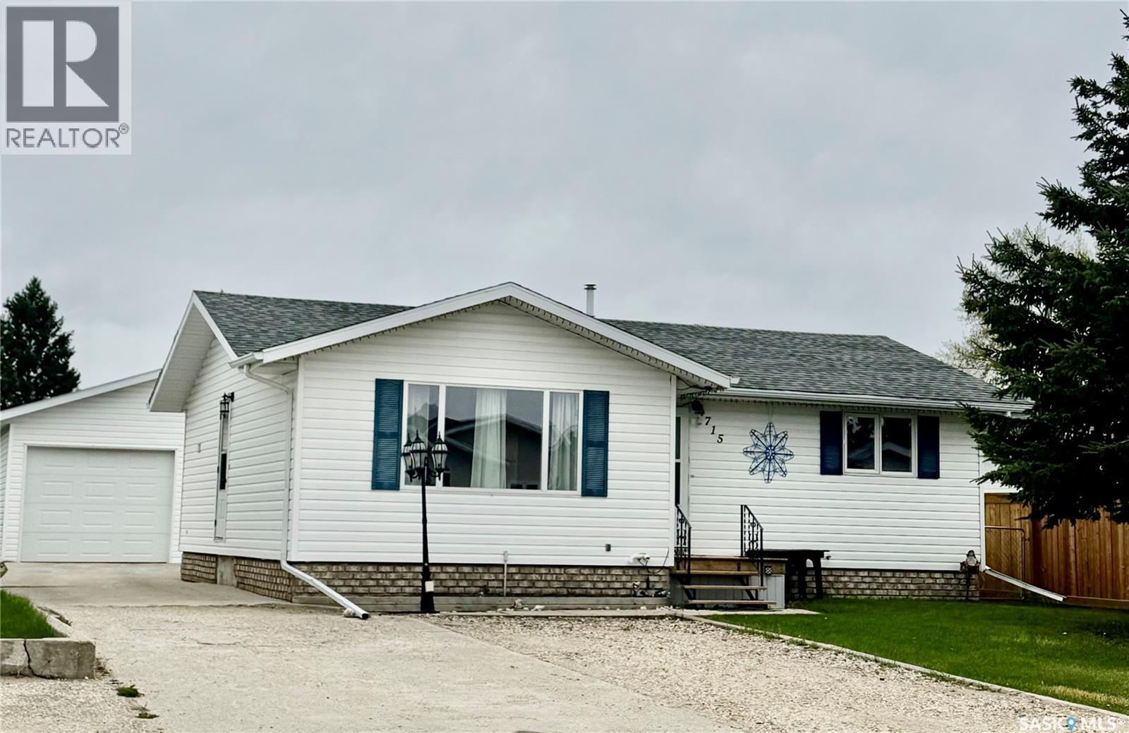 715 6th Avenue, Hudson Bay, Saskatchewan  S0E 0Y0 - Photo 1 - SK006395