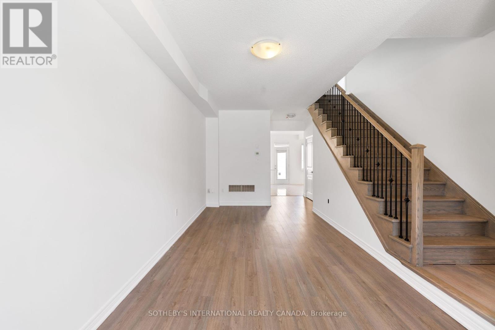 3059 Postridge Drive, Oakville, Ontario  L6H 0S1 - Photo 7 - W12317415