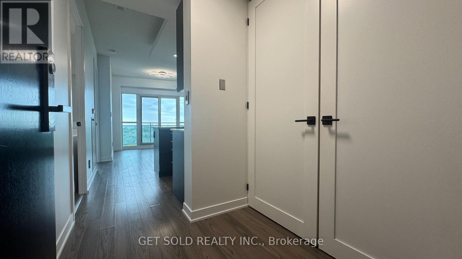 730 - 165 Legion Road N, Toronto (Mimico), Ontario  M8Y 0B3 - Photo 3 - W12360953