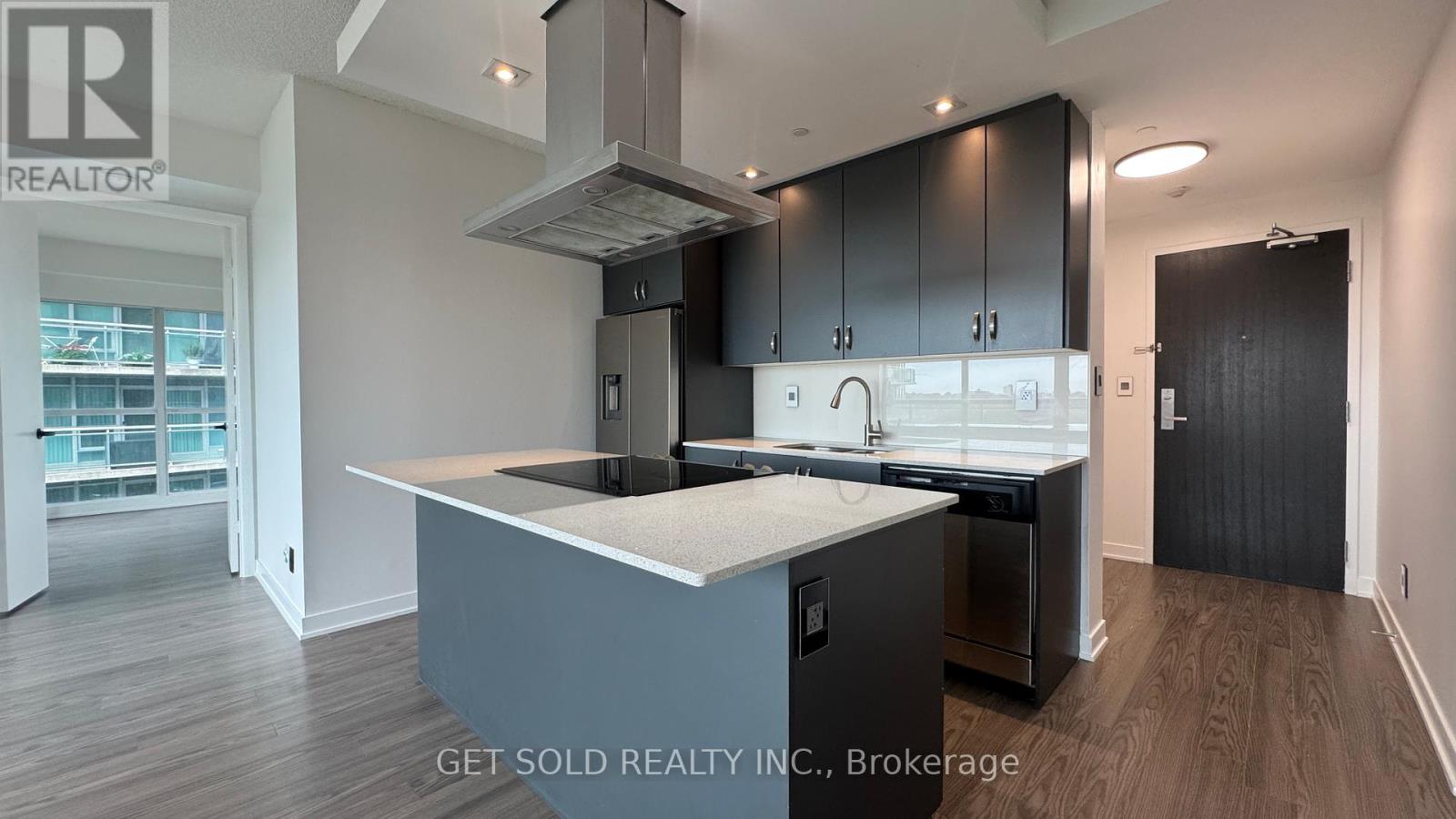 730 - 165 Legion Road N, Toronto (Mimico), Ontario  M8Y 0B3 - Photo 4 - W12360953
