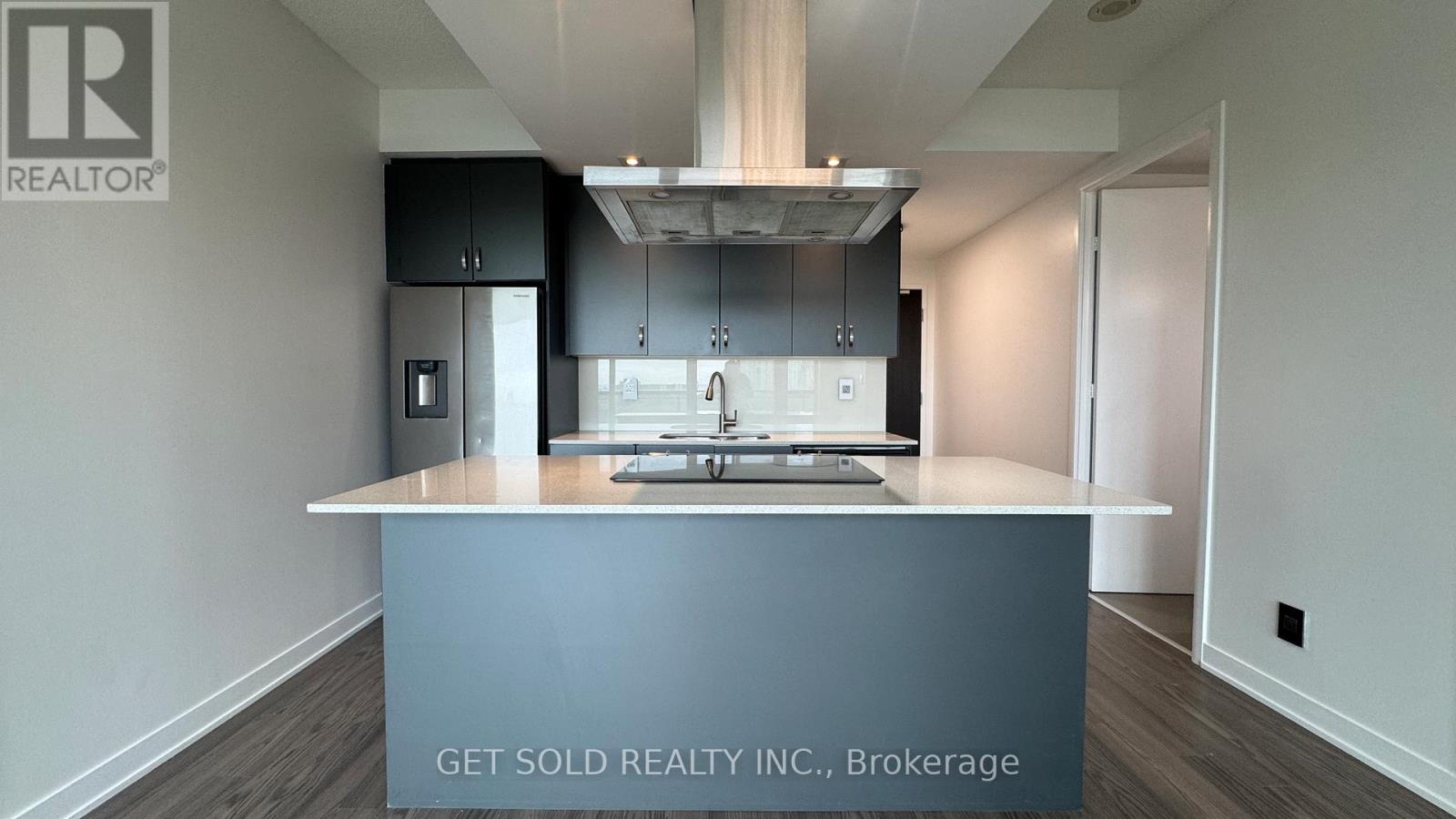 730 - 165 Legion Road N, Toronto (Mimico), Ontario  M8Y 0B3 - Photo 5 - W12360953