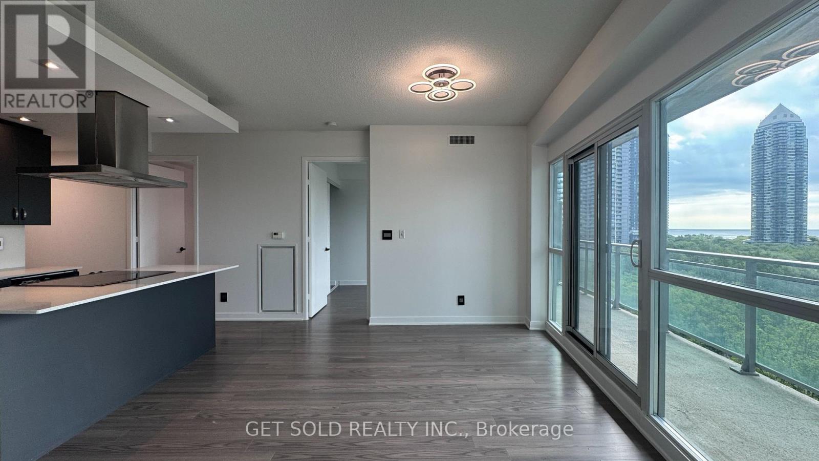 730 - 165 Legion Road N, Toronto (Mimico), Ontario  M8Y 0B3 - Photo 9 - W12360953