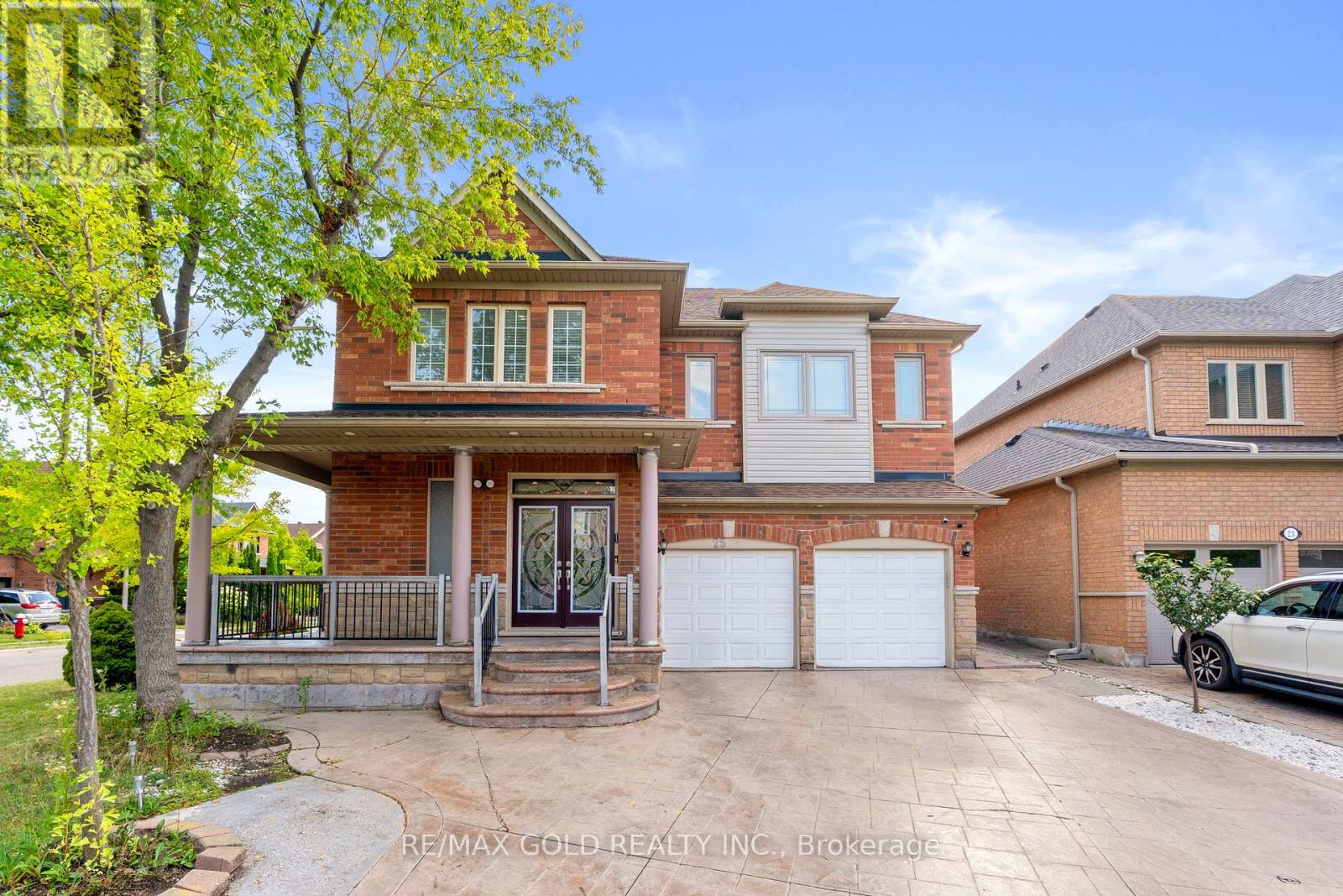 25 Castle Mountain Drive, Brampton (Sandringham-Wellington), Ontario  L6R 2W9 - Photo 1 - W12360958